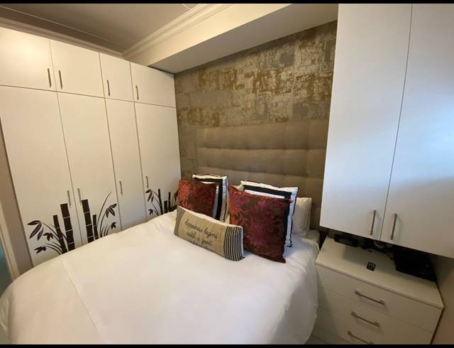 1 BEDROOM APARTMENT FOR SALE IN UMHLANGA RIDGE